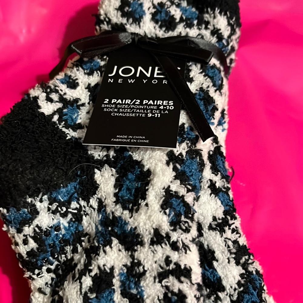 Jones New York 2 pr socks NEW BNWT non skid bottoms